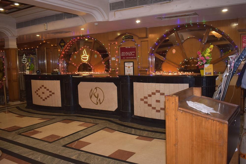 Hotel Royal Highness Ahmedabad Esterno foto